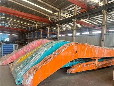 Qual é o serviço pós-venda para um braço extensor de escavadeira?